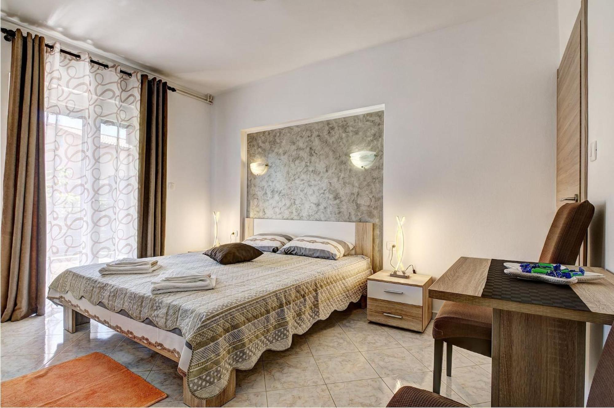 Lovely Apartments In Valbandon Fažana Exterior foto